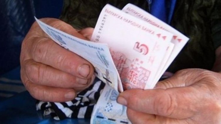 Най-старите пенсии ще бъдат увеличени най-много от 1 октомври 2022 г. 