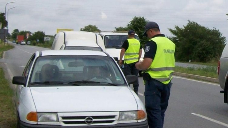 Надрусани и пияни карат във Варненско