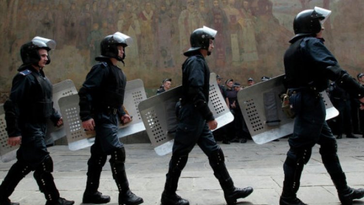 Взрив избухна в Мариупол, има ранени