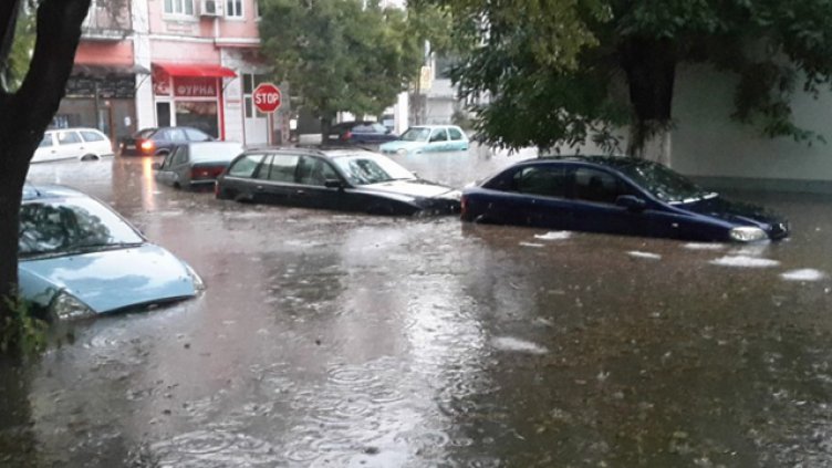 При дъжда в неделя Варна се е наводнила в рамките на 5 минути