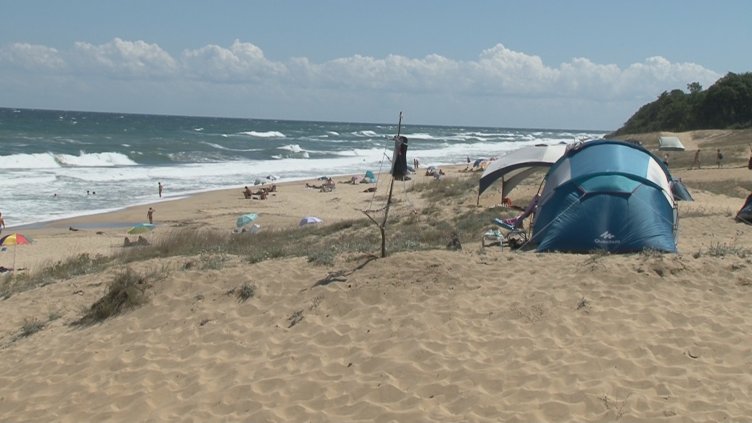 Ще налагат жестоки глоби за плажуване върху дюни