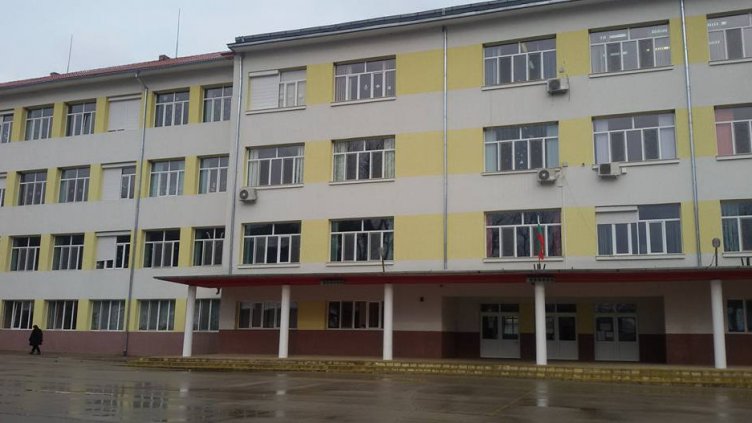 ОУ "Иван Вазов", с починалата директорка в Провадия, премина на дистанционно обучение