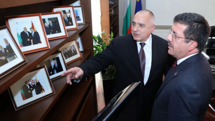 Нихат Зейбекчи и Бойко Борисов. Снимка: Правителствена пресслужба  