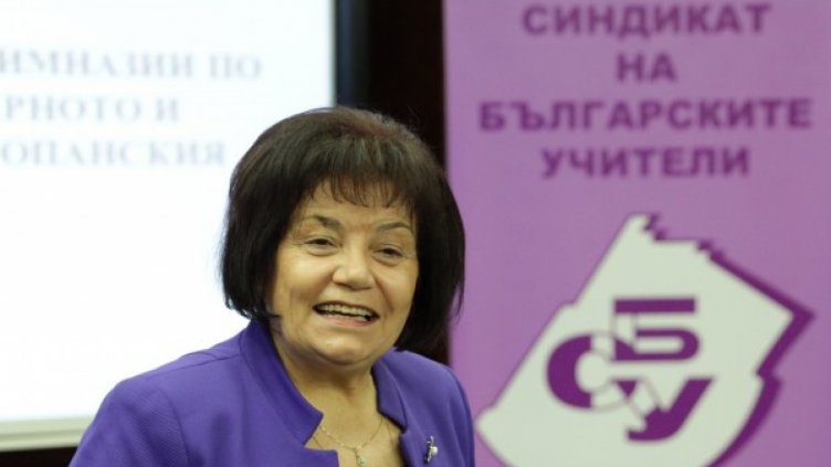 Експерти в МОН лобират за различните издателства