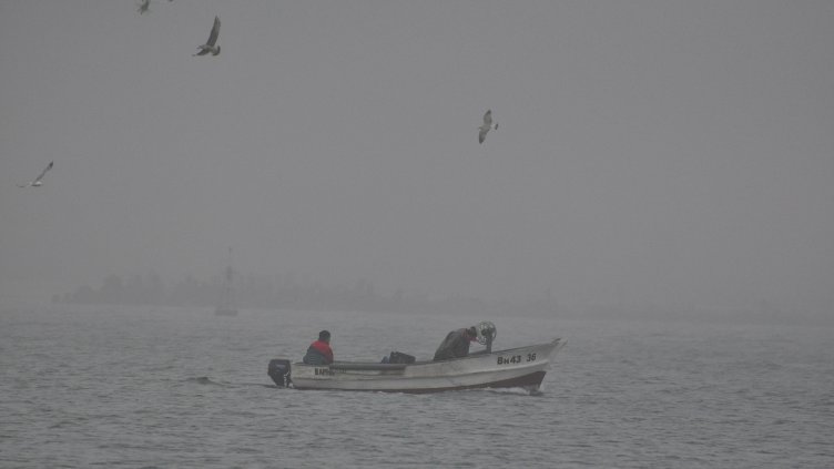 Мъгла затвори пристанище Варна (СНИМКИ)