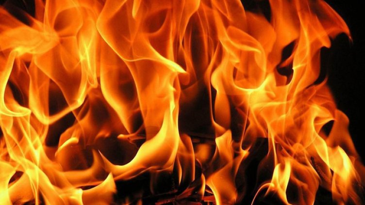 Двама възрастни изгоряха при пожар в къща край Сандански