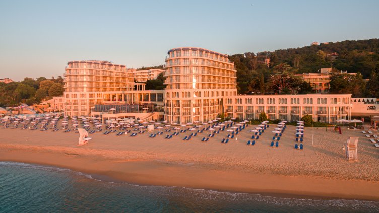 Хотел "Азалия" в "Св. Св. Константин и Елена" е кандидат за златна статуетка от Балканските туристически Оскари