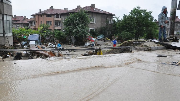 Пуснаха нови видеа от потопа в &quot;Аспарухово&quot;