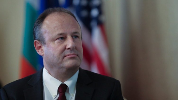 Американският посланик у нас остава, визите за САЩ – също