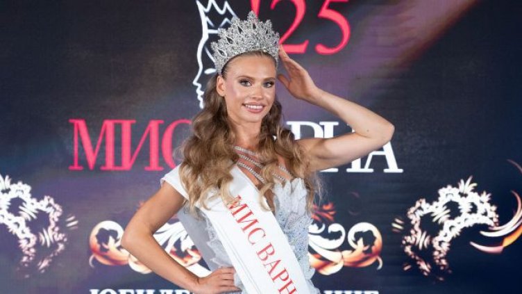 Яна Стоянова е избрана за Мис Варна 2025