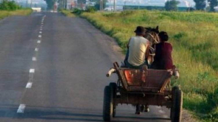 Автомобил помете каруца край Варна