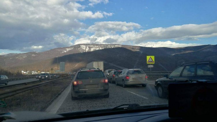 Километрични задръствания на "Витиня"