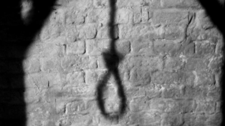 Майка откри сина си обесен на тавана в санданското село Лешница