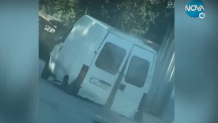 Хванаха шофьора с бял бус, усукал пътищата на половин София (ВИДЕО)