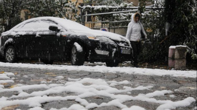 Рязък обрат: Студ и... сняг до дни