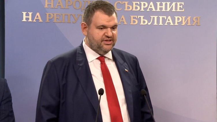 Пеевски и Добрев дадоха "Лукойл" на прокуратурата за незаконен износ на горива