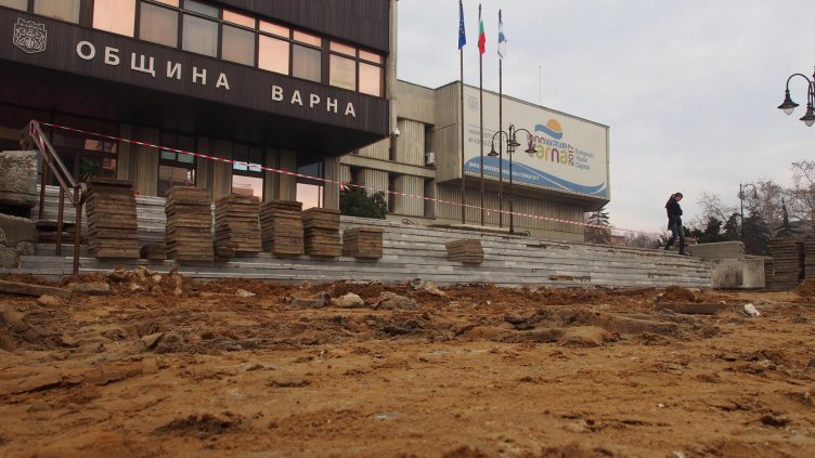 След обществено обсъждане ще се реши съдбата на Грамадата