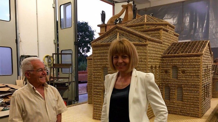 От 3 милиона житни кълнове италианци направиха макет на храма "Света София"