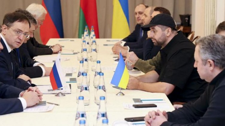 Украинците убиха един от своите в преговорната делегация с Русия