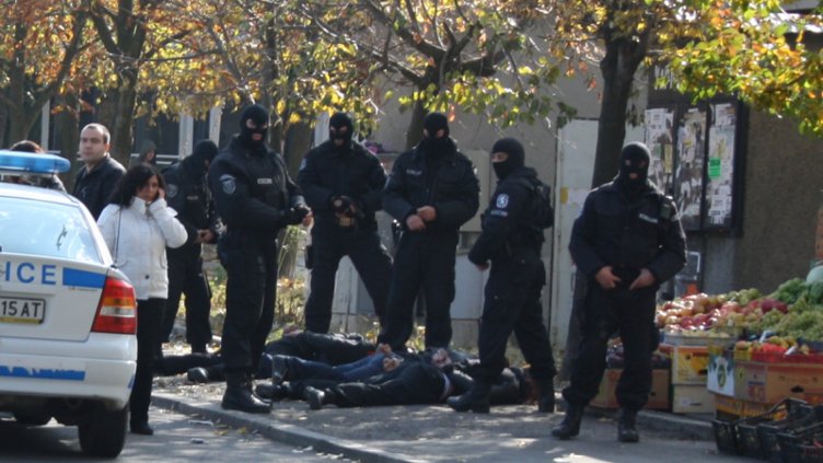 Арестуваха в Бургас въоръжена банда за трафик на кокаин за Западна Европа