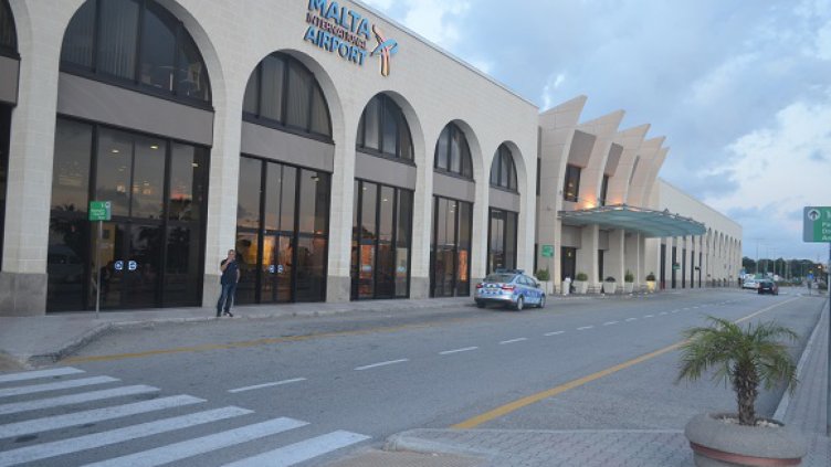 Задържаха българин - заплашвал на летището в Малта