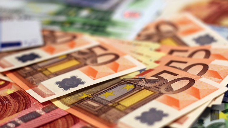 13-годишно момче от Германия раздаде над 4500 евро на непознати хора на улицата