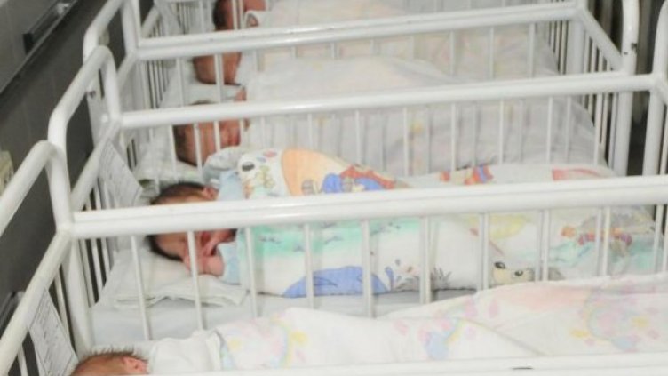 За първи път: Роди се бебе на бездомници в Бургас