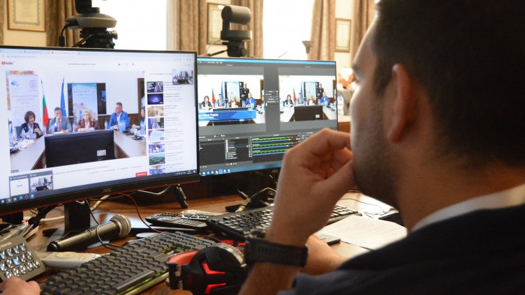 Още 18 паралелки във Варна започват работа по модела "Едно към едно"