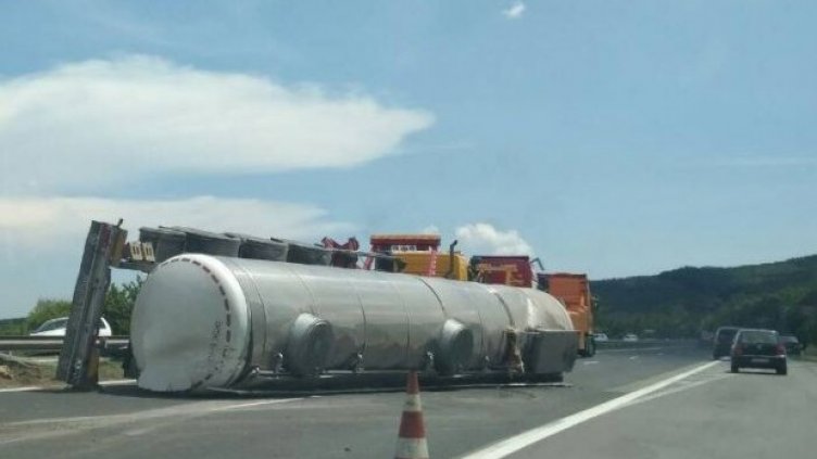 60-годишният, обърнал цистерна с гориво на "Тракия", бил друсан с амфетамини