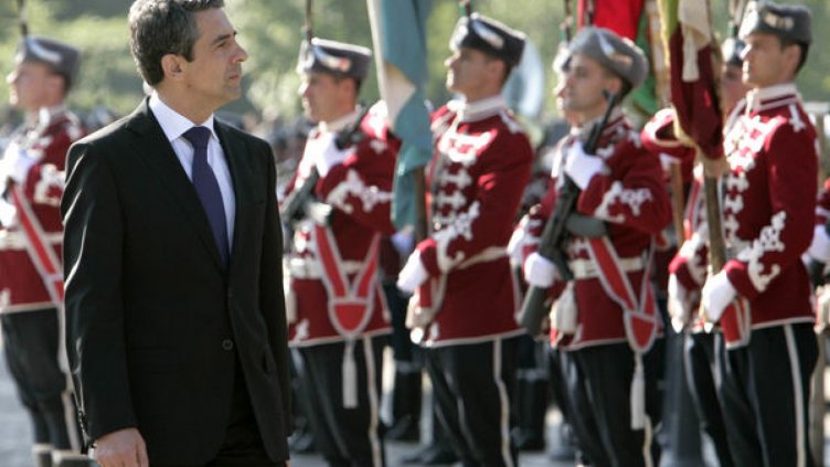 Президентът: Народът разчита на армията си, а армията застава зад народа си