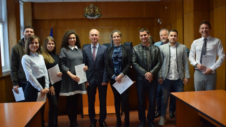 Осем нови стажант-юристи прие Окръжен съд – Варна