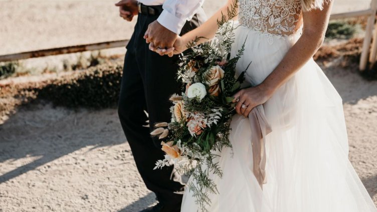 Пред олтара: Вместо обет за вярност – чат на изневярата