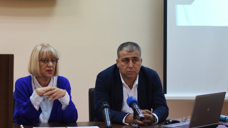 По повод Деня на психичното здраве проф. Мариана Арнаудова и ръководителят на катедрата по психиатрия и медицинска психология към МУ – Варна, проф. д-р Христо Кожухаров  изнесоха данни за психичните заболявания и проблеми, свързани с лечението на пациенти