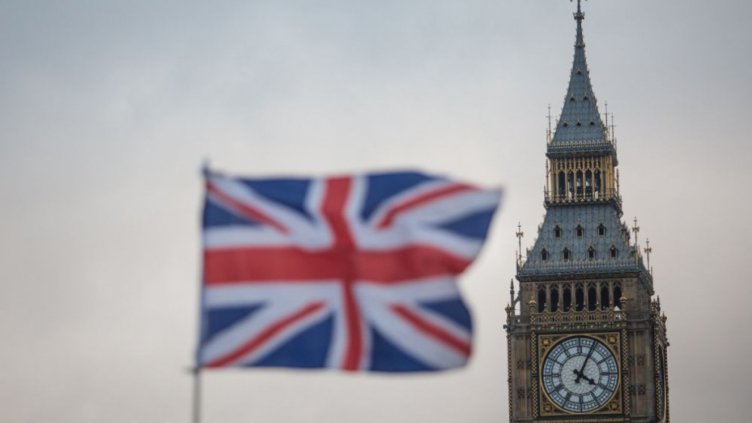Евакуираха британския парламент заради противопожарна тревога