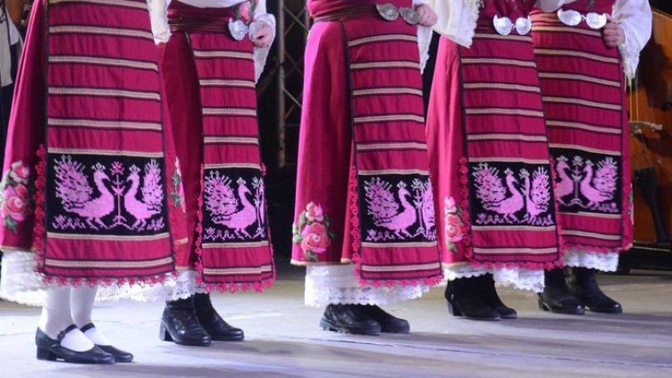 Над 300 млади танцьори и певци идват във Варна за фолклорния фестивал “Цветно ми е”