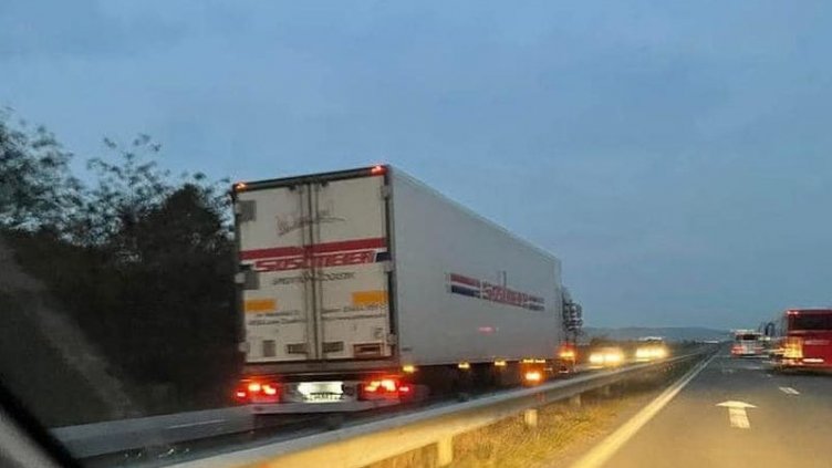 Тир със 100 км/ч по "Тракия". Няма лошо, но е в насрещното!