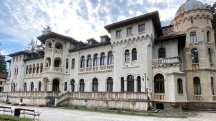 Царят няма да търси обезщетение за двореца "Врана"