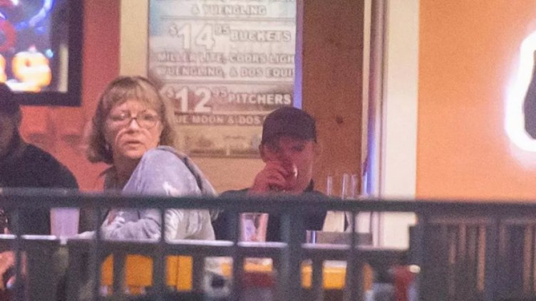 Колийн Рууни заплашва да зареже Уейн