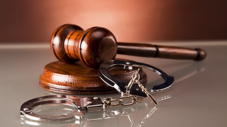 Задържаха под стража двама, крали месингови решетки в Добрич