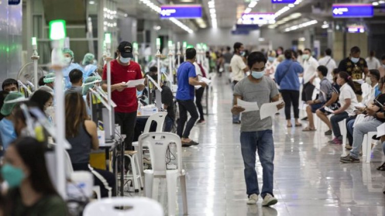 Светът е във война с Омикрон! У нас: НЦЗПБ успокоява