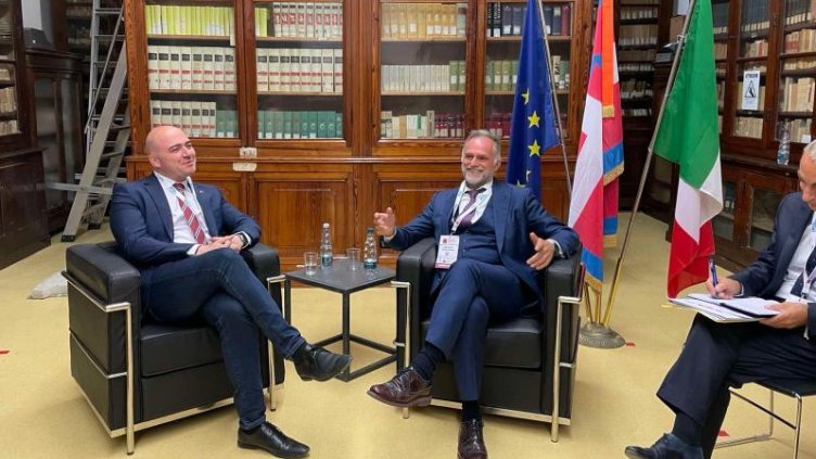 Министър Димитров обсъди винения туризъм на среща в Италия