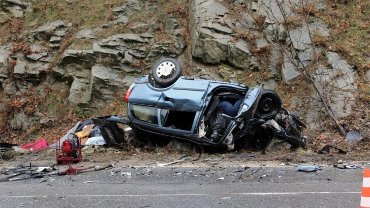 Македонец с българска кола се заби в паркирали автомобили