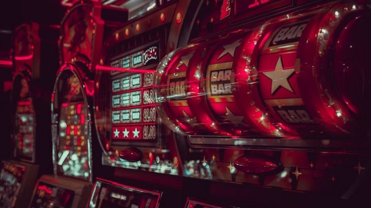 Осъдиха комарджия, потрошил казино във Варна