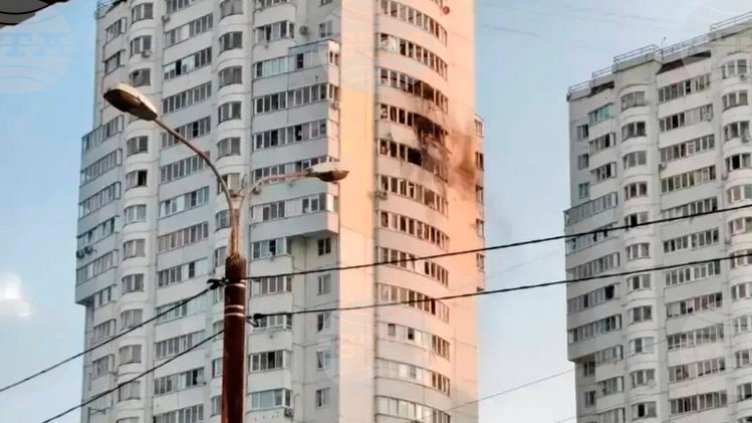 Илюстративно изображение. Щети, нанесени от украински дрон по блок в Чехов в Московска област на 28 юли 2026 г. Снимка: Moscow Region Governor Andrei Vorobyov's official telegram channel via AP
