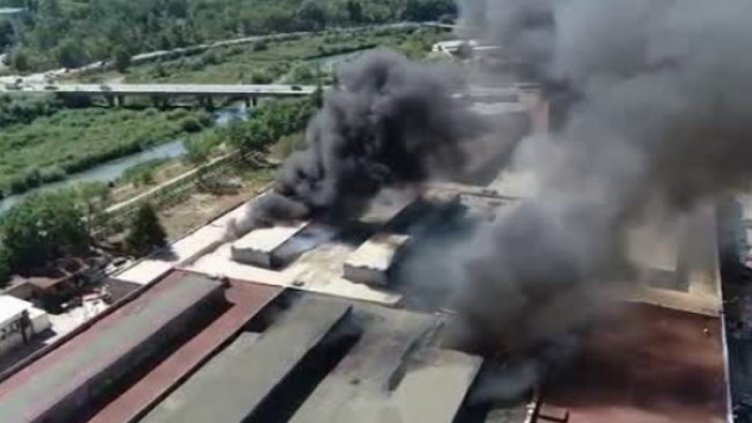 Потушиха пожара в мебелната фирма в Ямбол