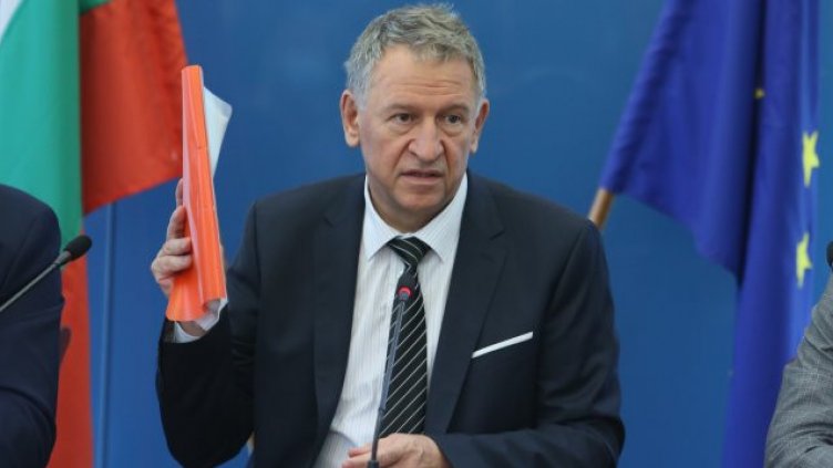 Кацаров: Ваксинацията срещу COVID трябва да остане доброволна