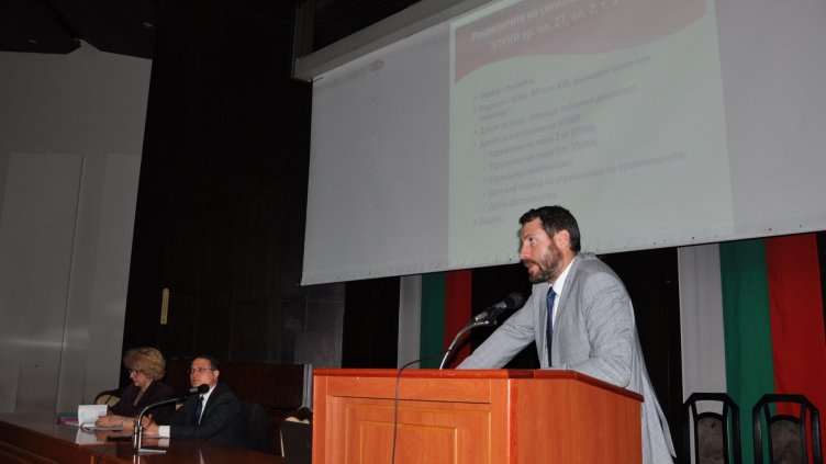 Случаите на конфликт на интереси намаляват