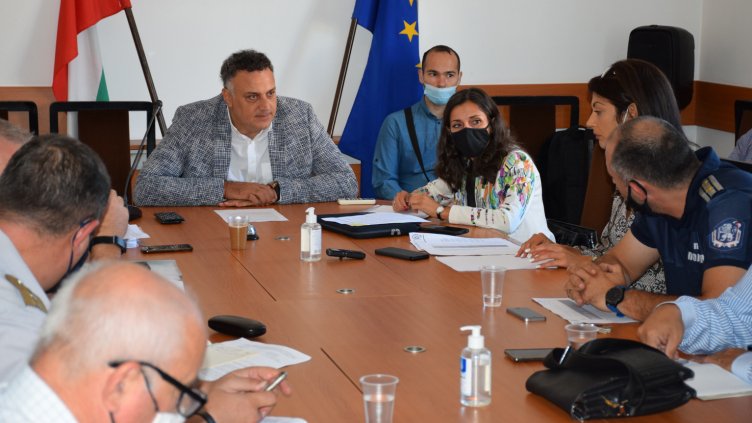 Правят ковид-кабинети във варненските поликлиники