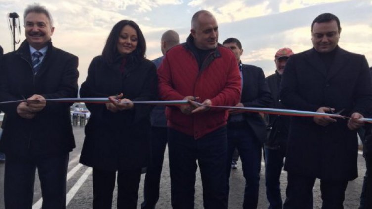 Борисов реже ленти и на Север: Пусна 13 км край Монтана!