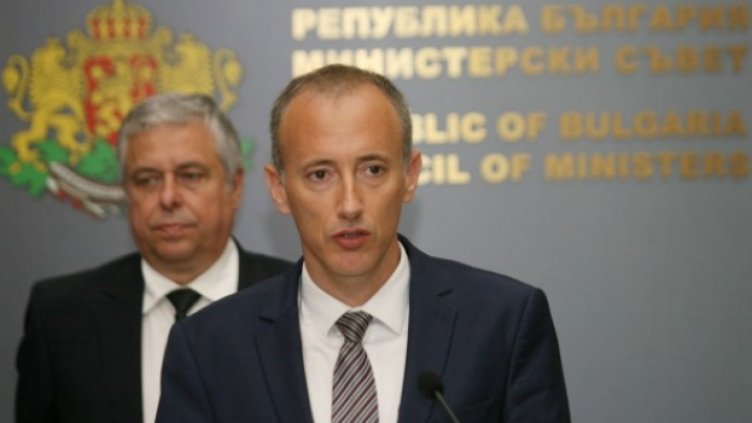 Вълчев със заповед в училищата: Никакви пари от родителите!